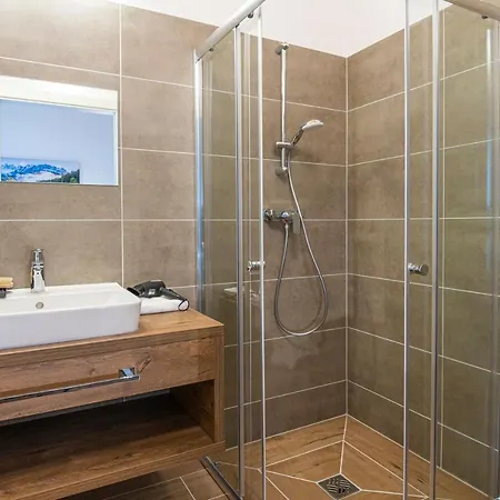 Alpenparks & Alpendorf Hotel *